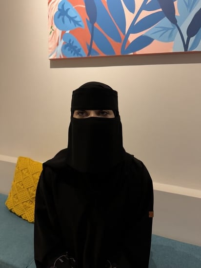 نقاب مقوى قصير