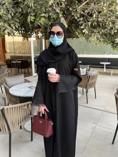 عباية اكمام اسود - قماش ملكي