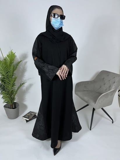 عباية الكم ومن اسفل مثلث جكار - قماش كريب