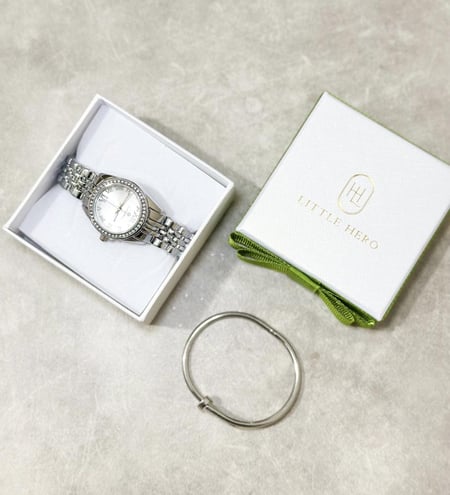 ساعة مع سوار  مسمار