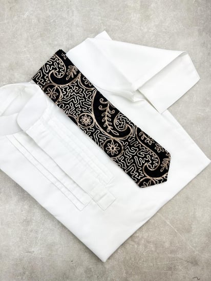 شال أسود منقوش