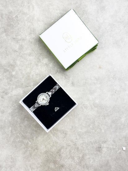 ساعة فضي مع خاتم تاج من شهر الى 7 سنوات