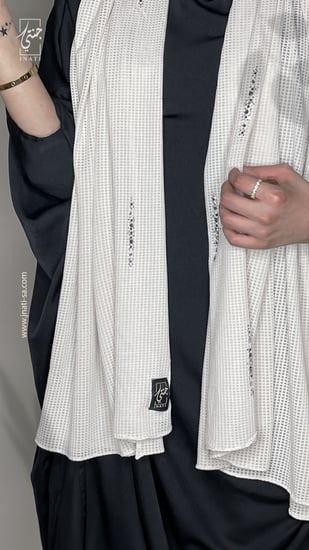 طرحة قطن بيج مع فصوص ناعمة في الطرف