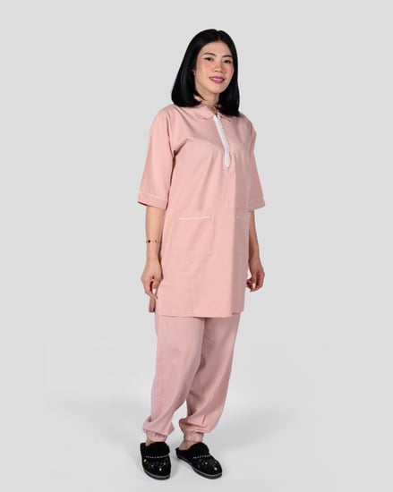 زي عاملة منزلية بياقة