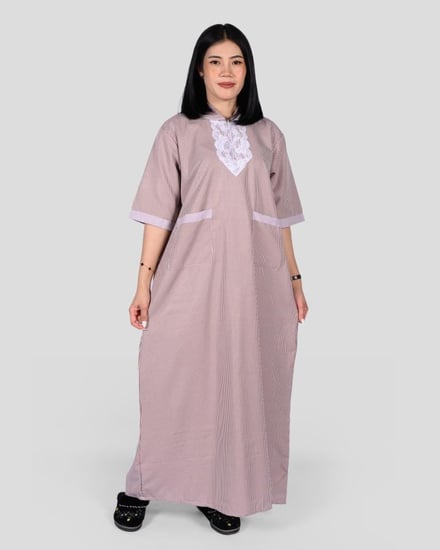 زي عاملة منزلية محتشم