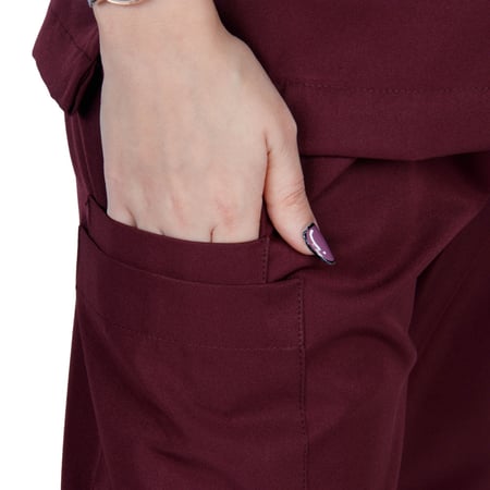 زي طبي نسائي عنابي