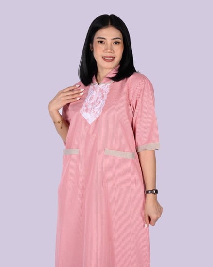 زي عاملة منزلية كاروهات