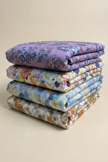 عرض 6 قطع مخاوير بنقشات و الوان متنوعة