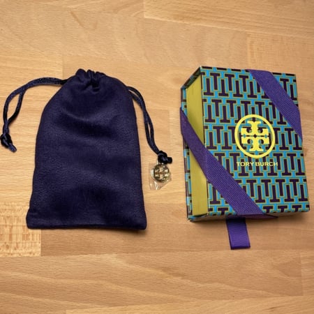 عقد توري بورش رقيق من سلسلة روكسان فضي