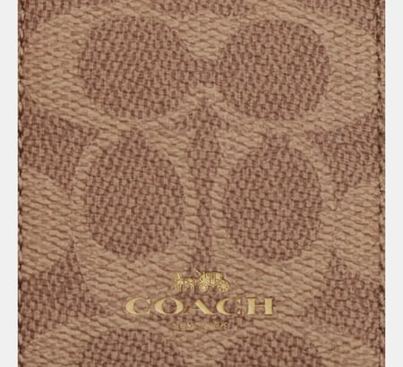 اي دي هولدر  باللون التان من كوتش