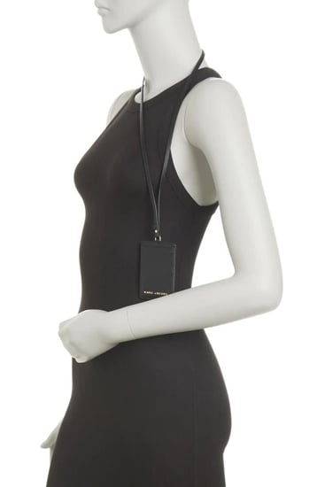 توضيح المديل فقط اللون الحقيقي في الصورة الاولى