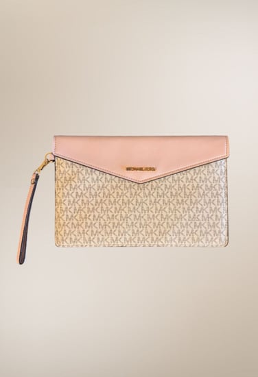 باوتش باللون الوردي من مايكل كورس