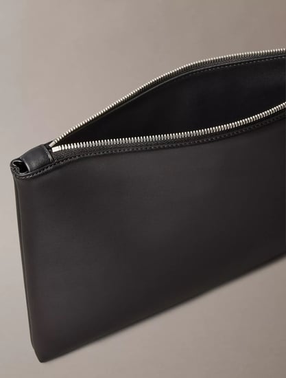 باوتش ايباد للجنسين من كالفن كلاين