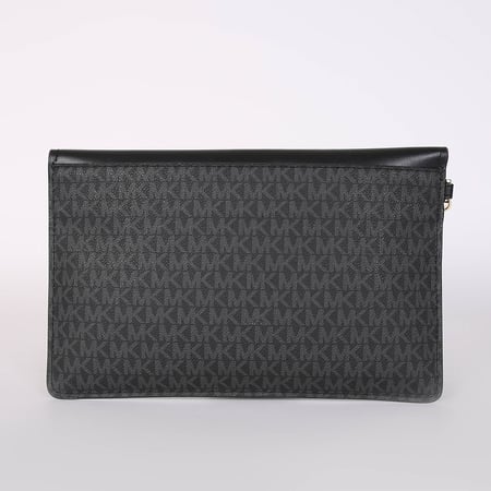 باوتش باللون الاسود من مايكل كورس