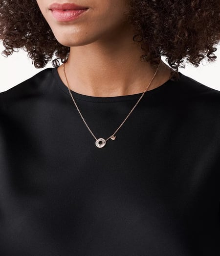 عقد من امبورلو ارماني