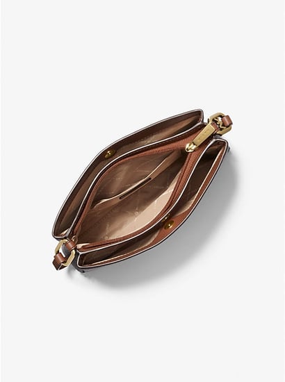 حقيبة سجنتشر باللون البني من مايكل كورس