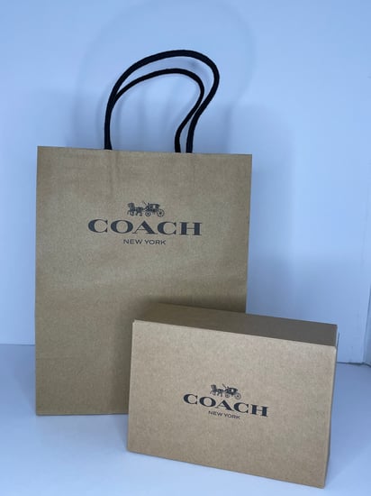 عقد نسائي من كوتش باللون الروز قولد