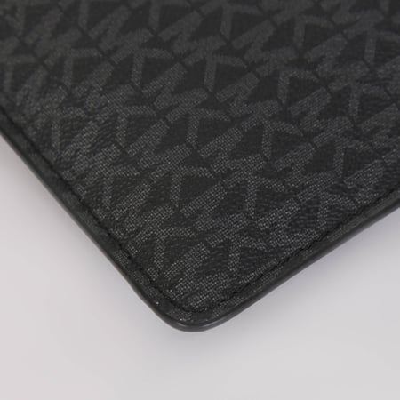 باوتش باللون الاسود من مايكل كورس