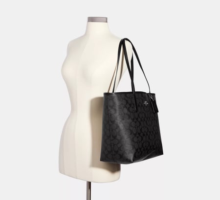 حقيبة توت كبيرة باللون الرمادي والاسود من كوتش