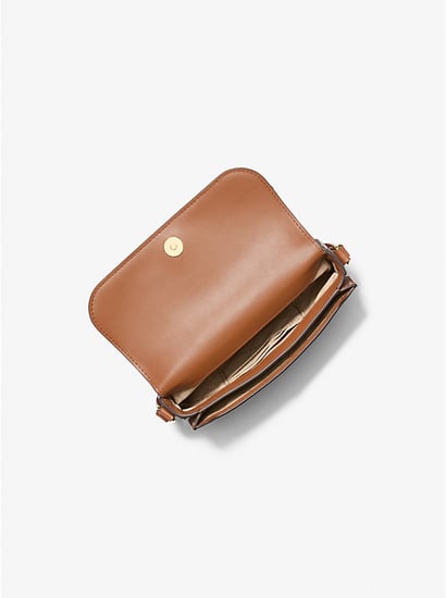 حقيبة من مايكل كورس باللون البني