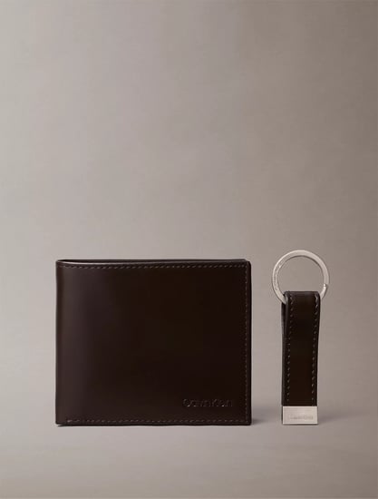 محفظة و ميدالية من كالفن كلاين باللون بني