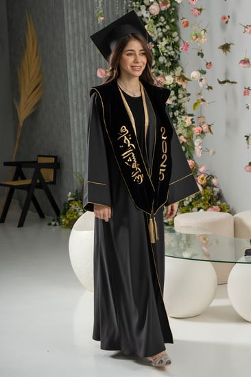 عبايات تخرج 2025