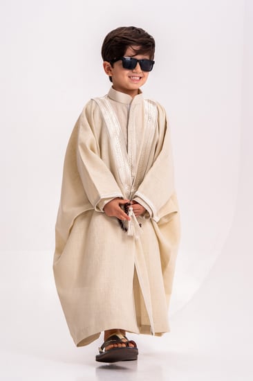 بشت مع ثوب لنن فاخر