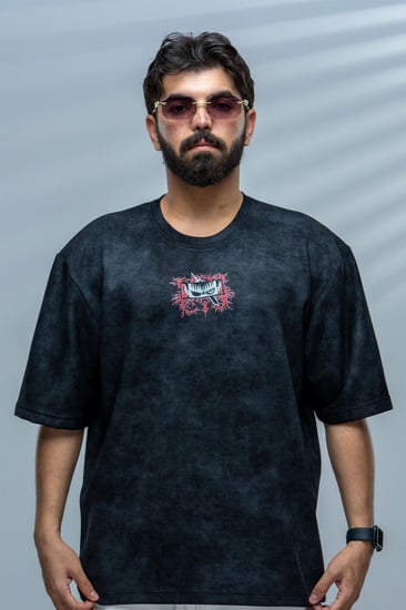 تيشرت أسود بتصميم شخصية غاتس