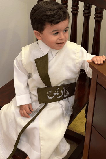 دقلة أطفال أبيض بتدخيلات لون زيتي