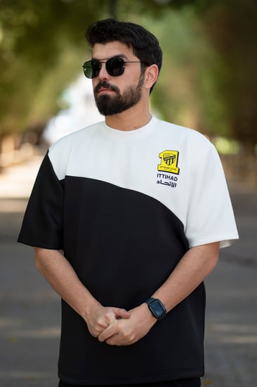 تيشرت الإتحاد أسود بقصة مائلة