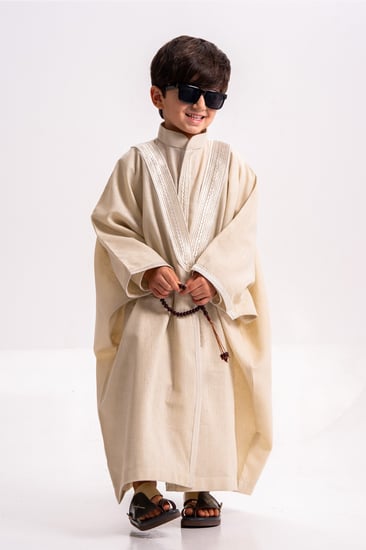 بشت مع ثوب لنن فاخر