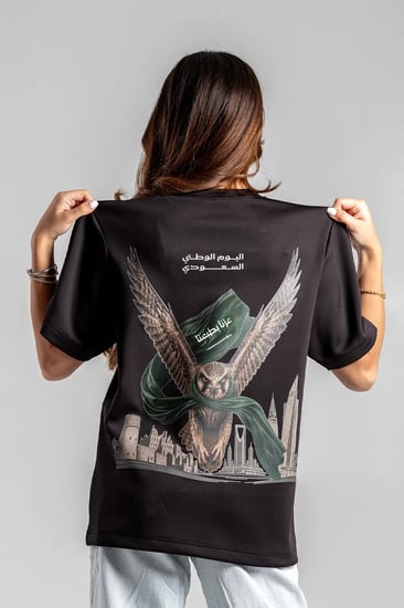 تيشرت اليوم الوطني نسائي أسود  - السعودي لا يخاف 2