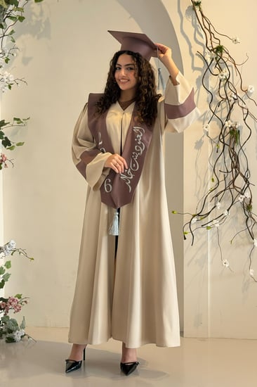 طقم عباية تخرج باللون (كريمي X بني)