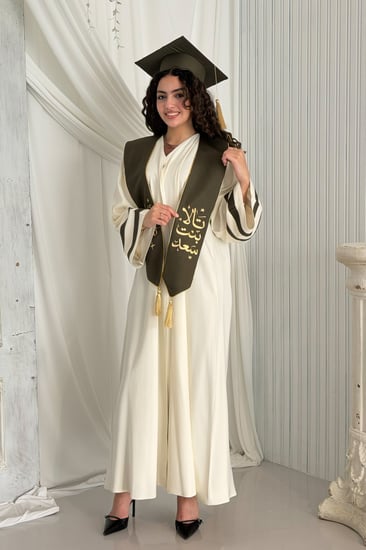 طقم عباية تخرج باللون (سكري X زيتي)