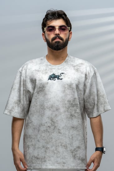 تيشرت أبيض بتصميم شخصية يامي سوكيهيرو