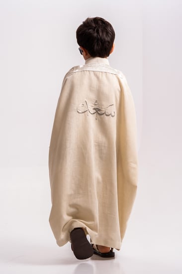 بشت مع ثوب لنن فاخر