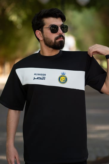 تيشرت النصر أسود بشريط أبيض مائل
