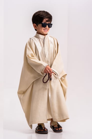 بشت مع ثوب لنن فاخر