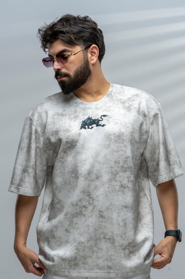 تيشرت أبيض بتصميم شخصية يامي سوكيهيرو