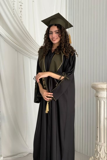 طقم عباية تخرج باللون (اسود X زيتي)