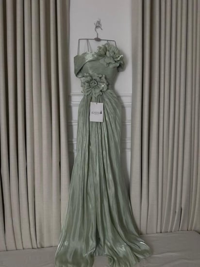 فستان ناعم اوف شولدر بوردات لون اخضر باستيل