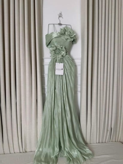 فستان ناعم اوف شولدر بوردات لون اخضر باستيل