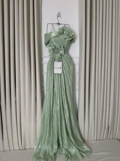 فستان ناعم اوف شولدر بوردات لون اخضر باستيل