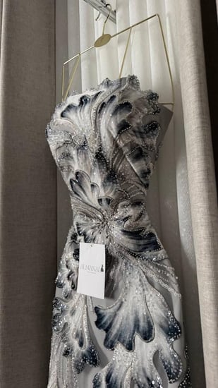 فستان سهرة رمادي "مودرن" بتطريز يدوي فاخر وقطعة علوية منفصلة