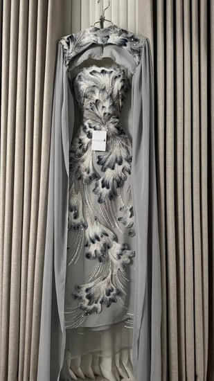 فستان سهرة رمادي مودرن بتطريز يدوي فاخر وقطعة علوية منفصلة