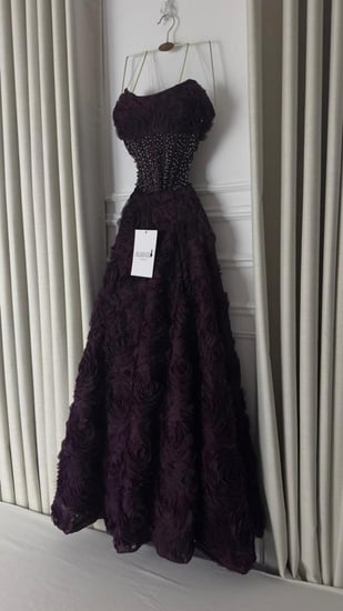 فستان بنفسجي داكن تول ورد بكورسيه مرصع بالكريستال