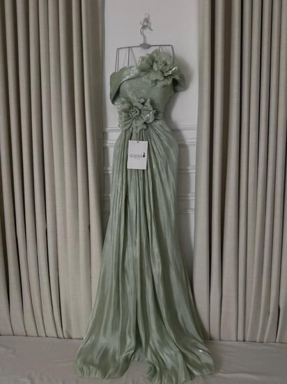 فستان ناعم اوف شولدر بوردات لون اخضر باستيل