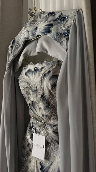 فستان سهرة رمادي "مودرن" بتطريز يدوي فاخر وقطعة علوية منفصلة