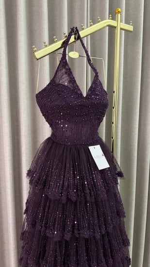 فستان سهرة بنفسجي طبقات بترتر وكسرات ناعمة