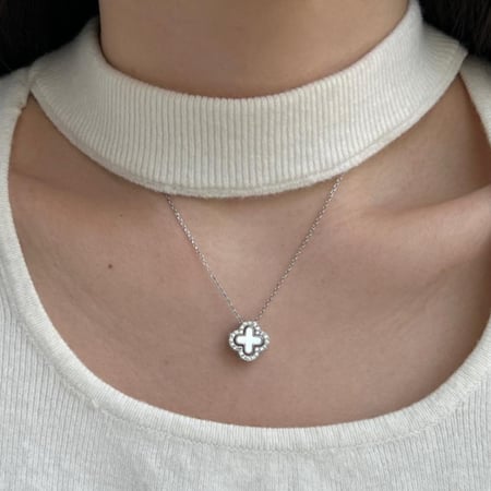 سلسال فان كليف الأبيض